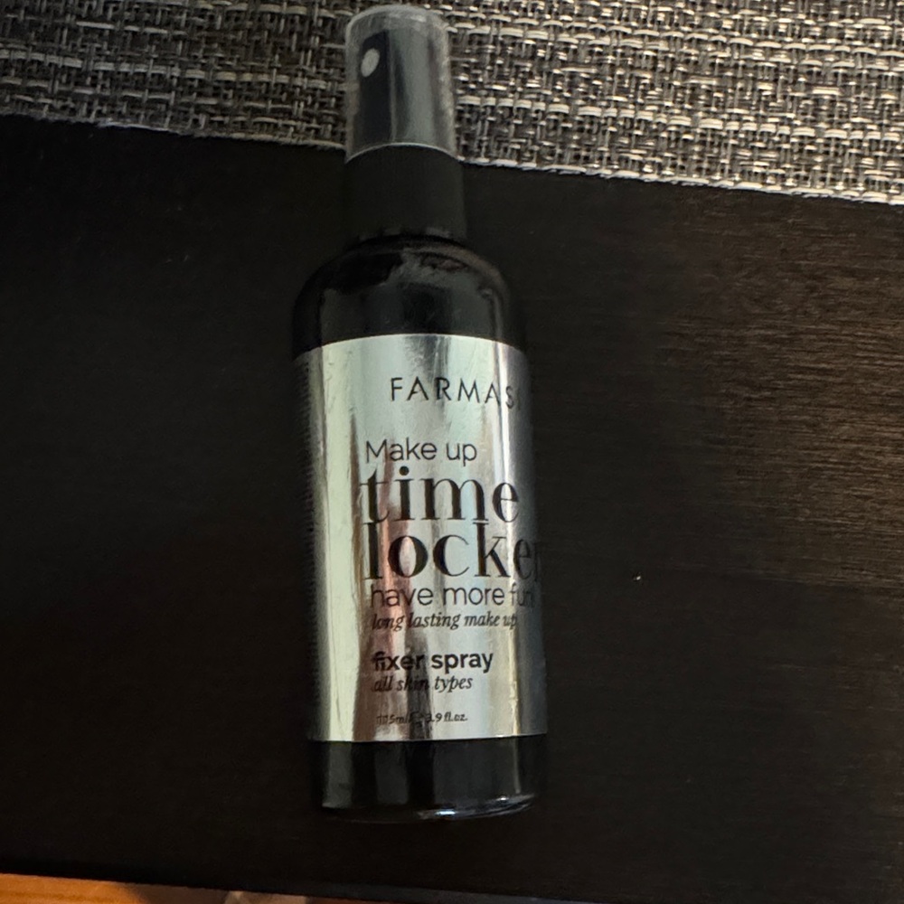Farmasi Time Locker Makeup Fixer Spray - Black & Silver Bottle